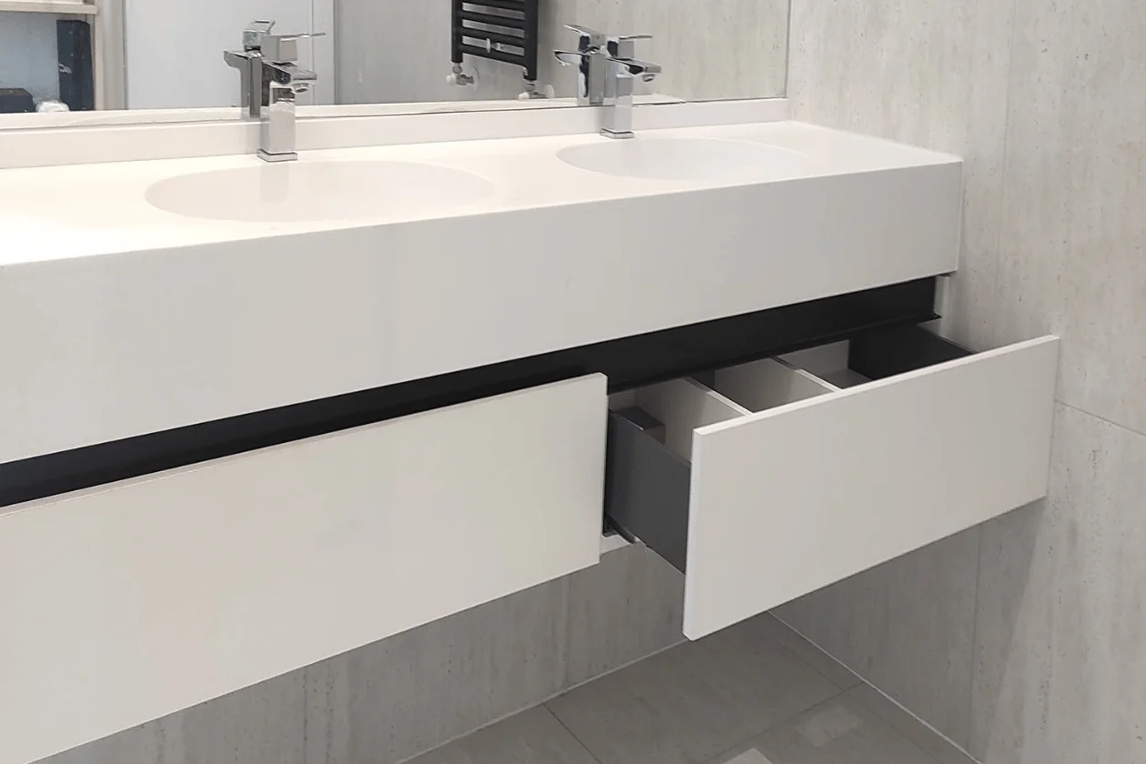 White Premium: sertar deschis, decupat pentru sifon